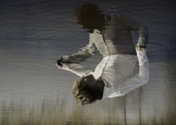 De Dienst | Je voeten die het gras raken